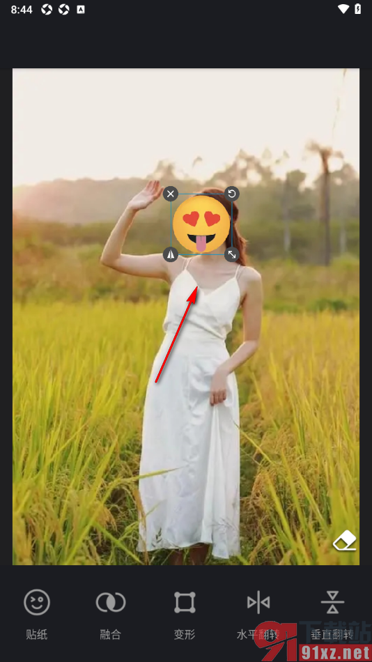 Retouch手机版在图片上加入贴纸的方法
