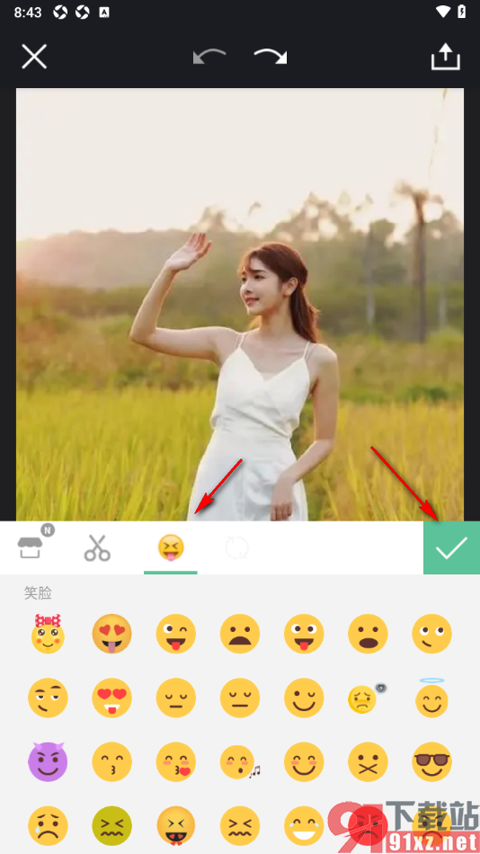 Retouch手机版在图片上加入贴纸的方法